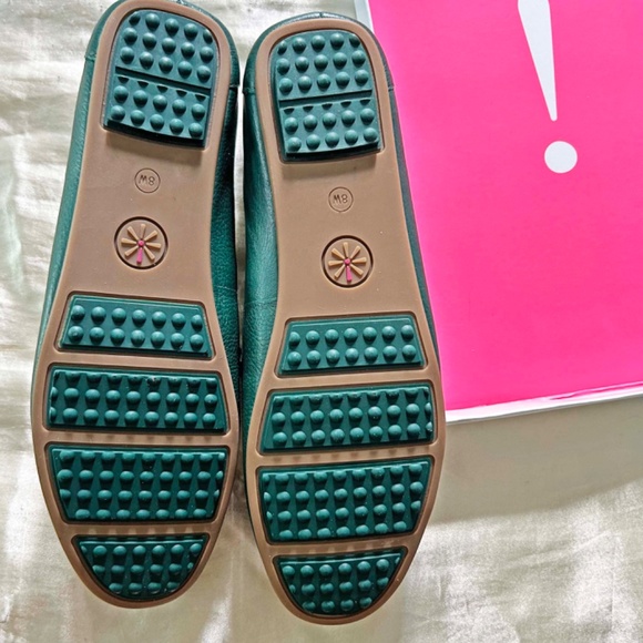LOAFERS, ISAAC MIZRAHI, LADIES 8W, FOREST GREEN CALF LEATHER, TASSLES ON EACH - Picture 7 of 8